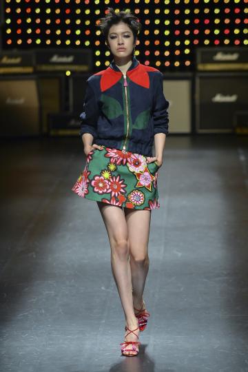 Цветя по роклите - снимка 8