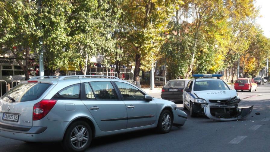 Ранен полицай след зрелищно преследване в Пловдив
