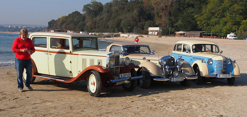 От три до пет години продължава реставрацията на един автомобил и трябва да се прави с много любов.Това заяви Младен Желязков, занимаващ се с възстановяване на стари и антични возила.Днес на варненския плаж бе направена фотосесия на три ретро автомобила , единствени във България.Берлиет произведен през 1928 година, Мерцедес произведен през 1932 и Москвич модел 1938 година