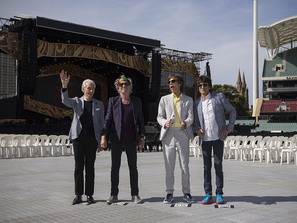 Британските членове на групата The Rolling Stones Рони Ууд, Чарли Уотс, Кийт Ричардс и Мик Джагър позират за снимки преди концерта си в Аделаида Овал, Аделаида, Австралия.