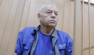 Шофьорът на снегорина Владимир Мартиненко