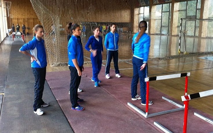 СНИМКИ: Изтощителни занимания за ансамбъла