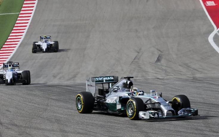 Люис Хамилтън триумфира в Гран При на САЩ