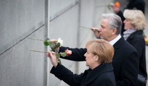 В Берлин честват годишнината от падането на стената