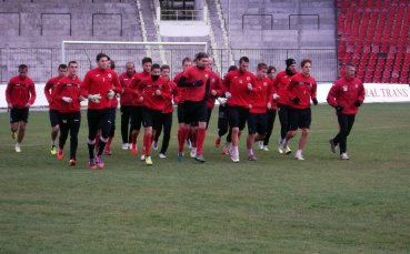 Гигов покани журналисти в съблекалнята, Локо Сф спря бойкота