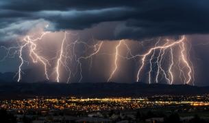 Глобалното затопляне увеличава броя на мълниите