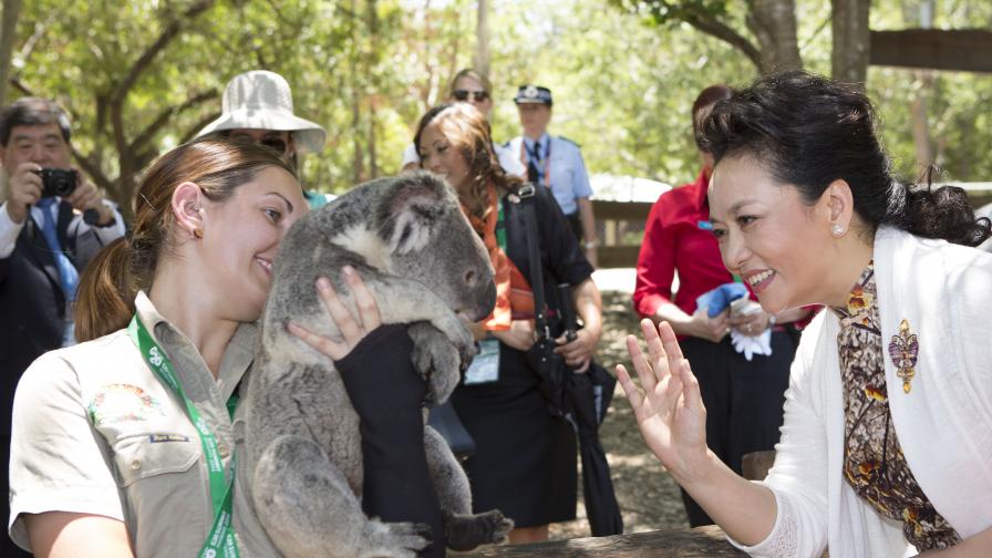 Съпругите на лидерите на Г-20 на фотосесия с коали