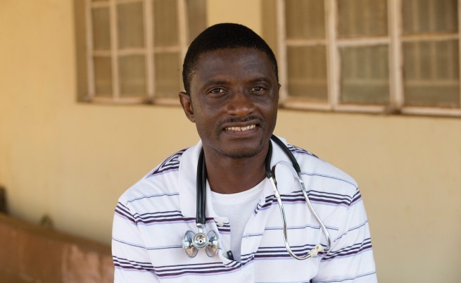 В САЩ почина лекар от Сиера Леоне, заразен с ебола
