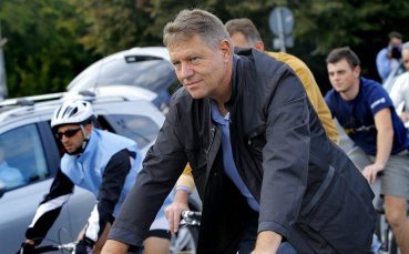 Новият президент на Румъния ще играе тенис със Симона Халеп