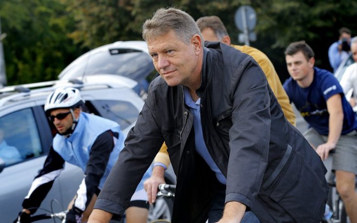 Новият президент на Румъния ще играе тенис със Симона Халеп