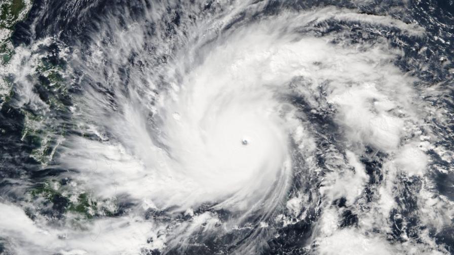 Супер тайфунът "Хагупит" наближава Филипините