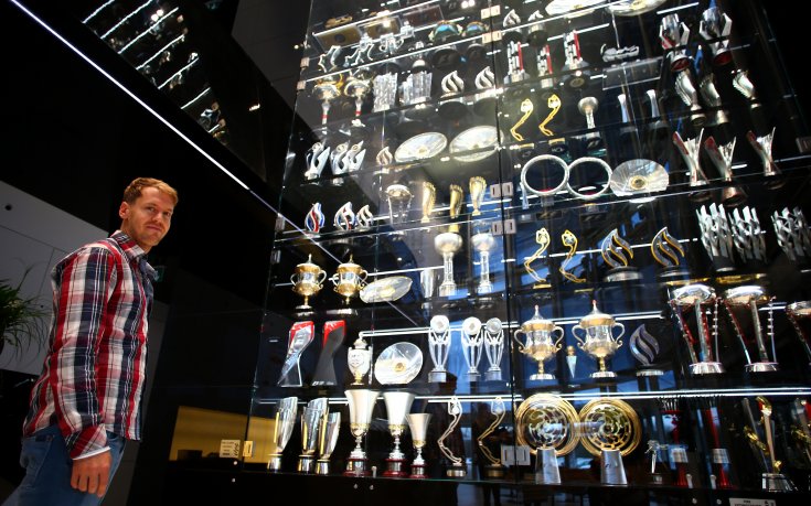 Нагли крадци откраднаха 64 трофея на Ред Бул