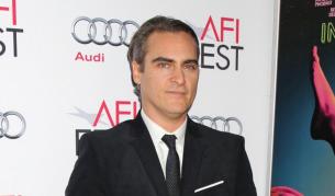 Хоакин Финикс се е сгодил за йога инструкторката си