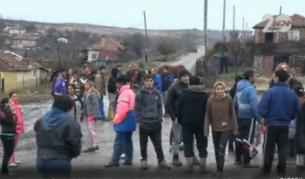 Ромите в село Дебелт