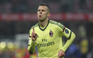 Жереми Менес потрива ръце преди мача срещу Наполи