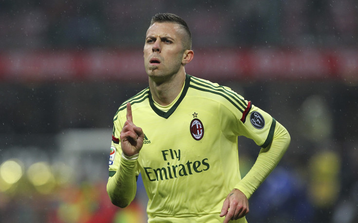 Жереми Менес потрива ръце преди мача срещу Наполи