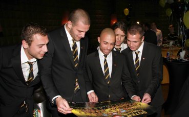 Канарчетата представиха луксозни календари