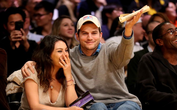 Мила Кунис и Аштън Къчър купонясваха на мач от НБА