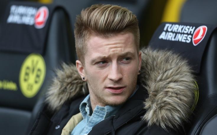 Малко радост и за Ройс, красавици предложиха да го возят