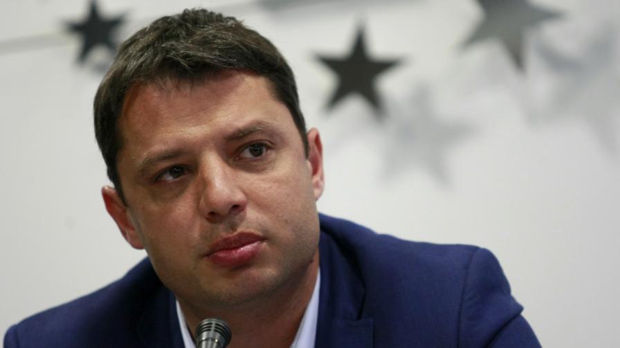 <p>Делян Добрев: България няма да остане без газ</p>