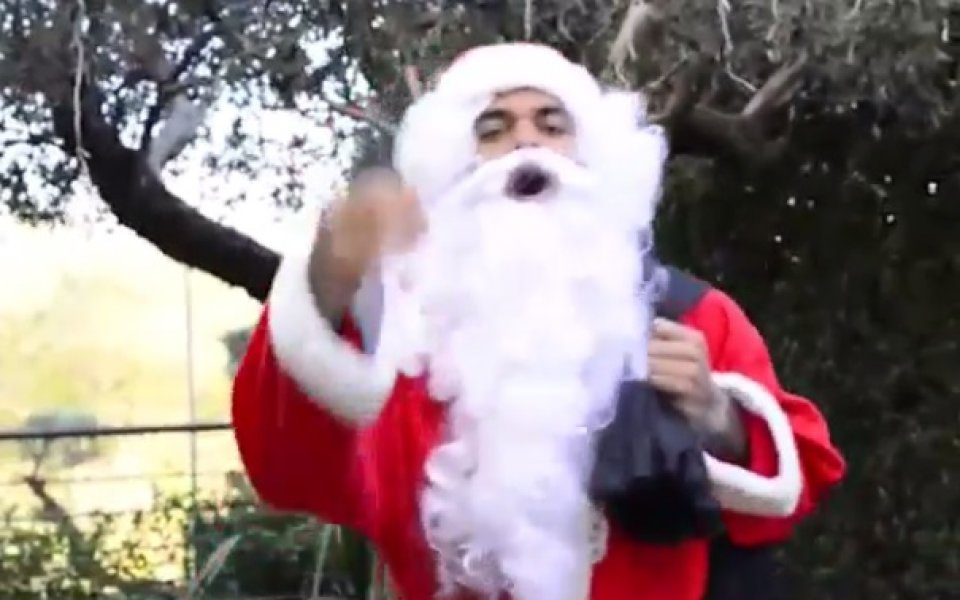 ВИДЕО: Дядо Коледа играе в Барселона