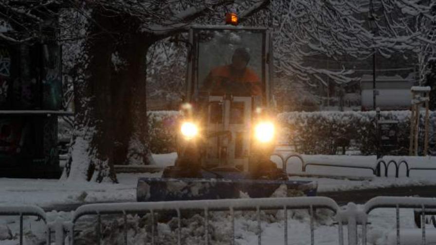 132 снегорина почистват София