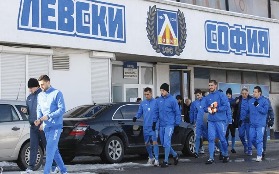 Левски започна с 21 футболисти, без Амари