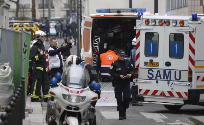 Четирима задържани за атентатите в Париж получиха обвинения