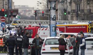 Полицейски и пожарни коли в Париж след атаката в Шарли ебдо