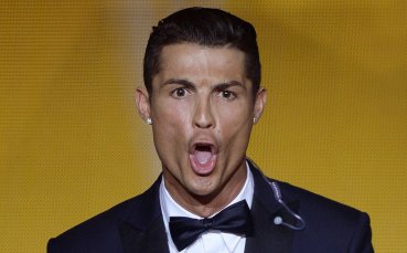 СНИМКА: Роналдо си показа гащите и помоли за съвет