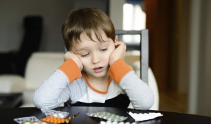 Родителите да не приемат лекарства пред децата си