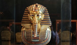 Маската на Тутанкамон била за Нефертити