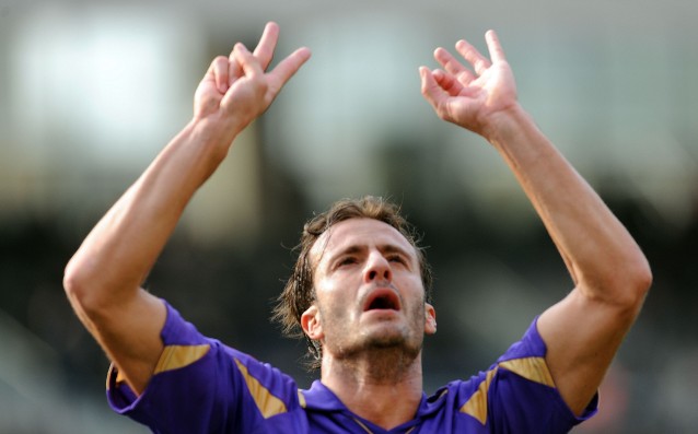 Скромният италиански тим Специя се похвали със звезден трансфер Официален договор