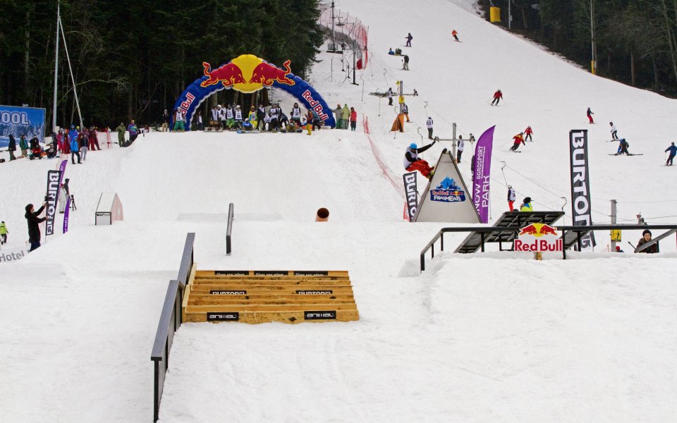 Red Bull Fragments събра най-добрите фристайл сноубордисти от България в битка с европейските карачи