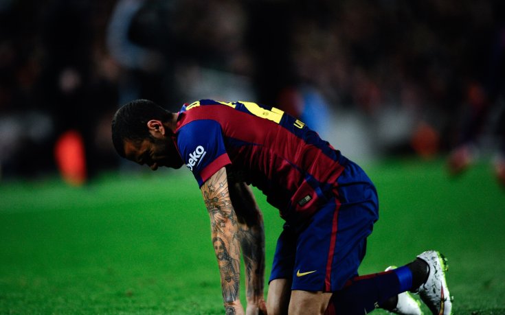 Алвеш на път да скара Луис Енрике с клубните шефове