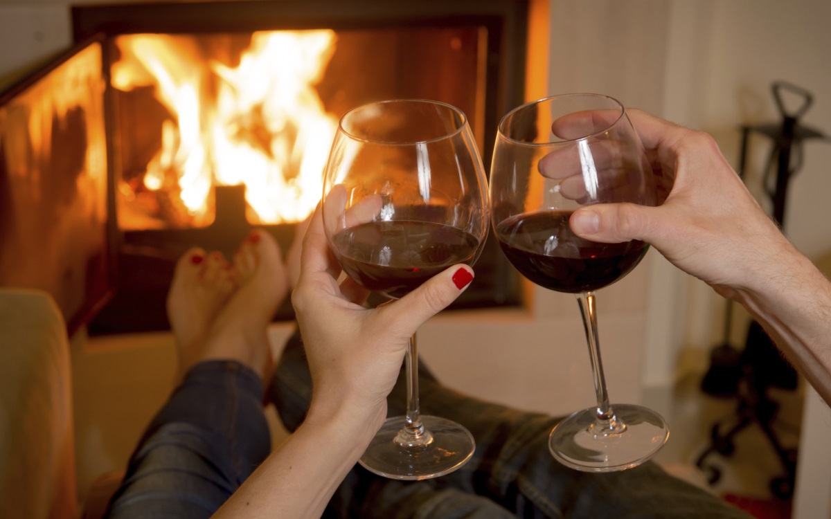 <p>Избягвайте алкохола. Първоначално може да ви направи сънливи, но по-късно стимулира нервната система и нарушава дълбокия сън.</p>