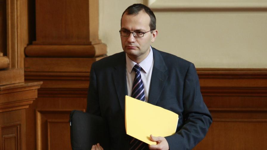 Димитров: Кабинетът "Орешарски" е виновен за новите заеми