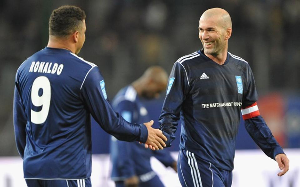 Роналдо и Зидан отново в игра за жертвите на Ебола