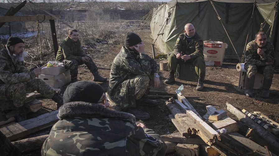 Примирието в Украйна започна с взаимни обвинения за нарушения