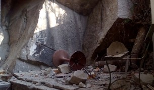 Скални късове паднаха върху две къщи в центъра на Пловдив