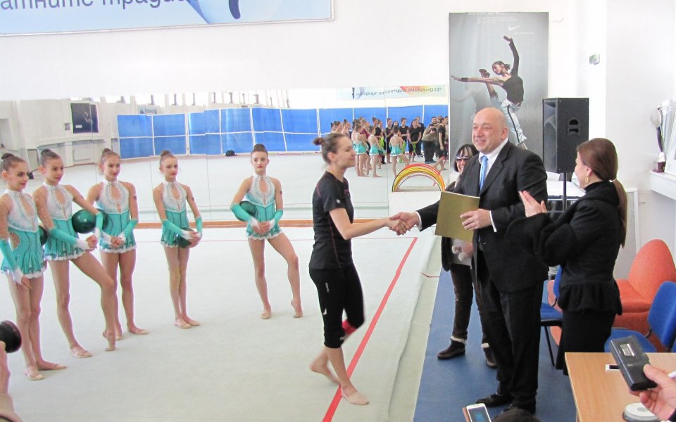 Красен Кралев посети заниманието на гимнастичките