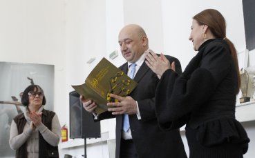 Красен Кралев навести грациите от ансамбъла