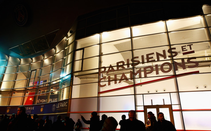 Низък расизъм от фенове на Челси в парижкото метро