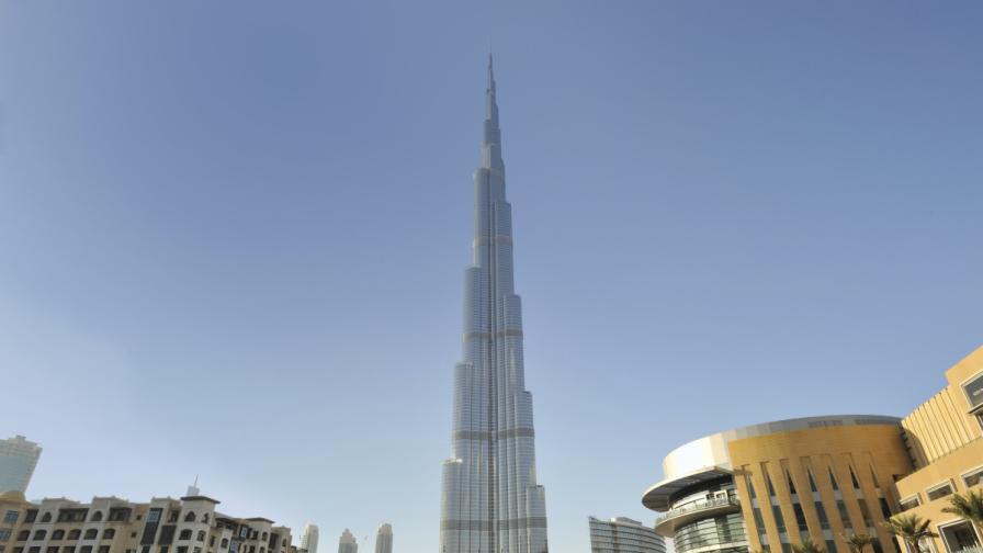 Евакуираха Бурдж Халифа след ракетни удари и експлозии