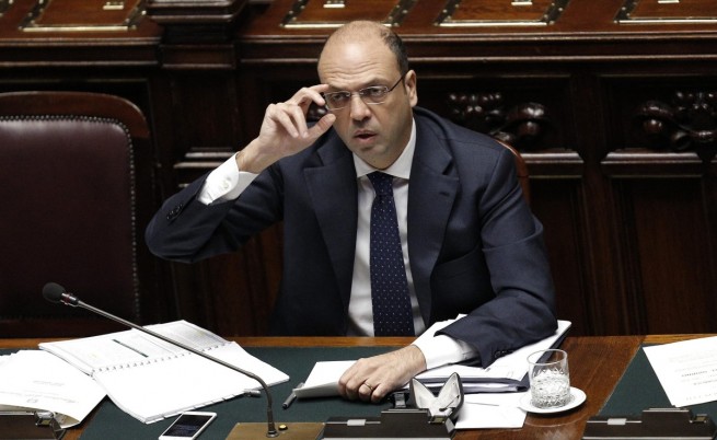Задържаха мафиотски босове, планирали убийство на вътрешния министър на Италия