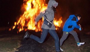 Прескачане на огъня за Поклади