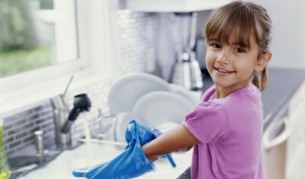 Мийте чиниите на ръка, за да предпазите децата от алергии
