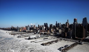 Лед е покрил река Хъдсън, край Ню Йорк