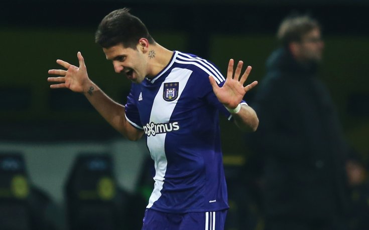 Арсенал напира за нападател със сканадална радост