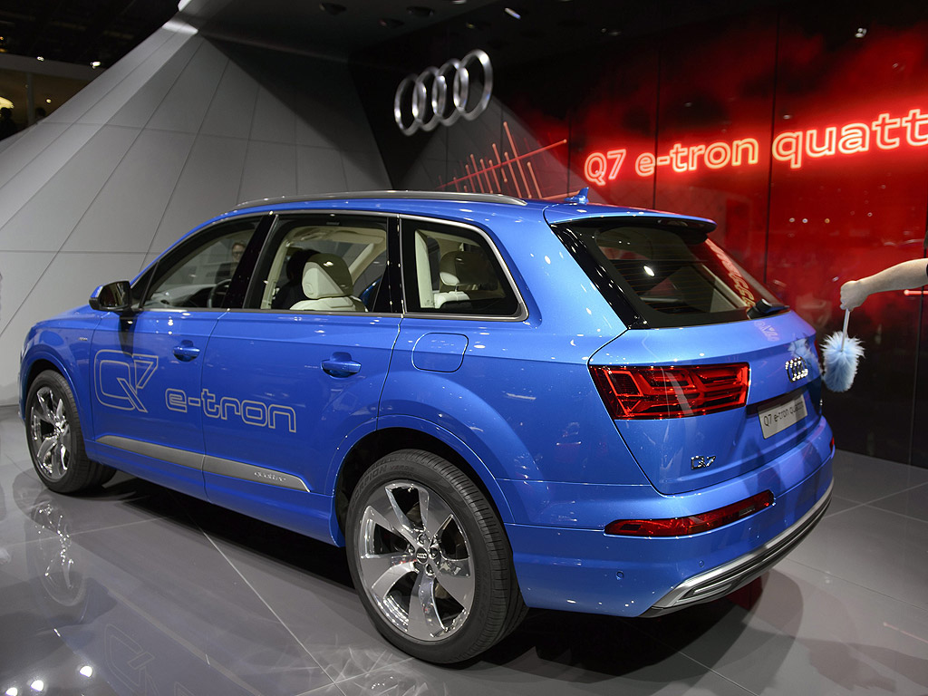 Audi  Q7 e-tron